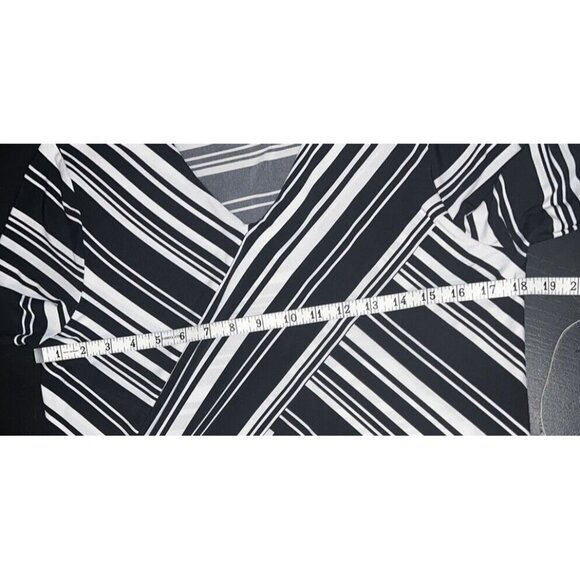 Chicos Top Women’s Sz Chicos Size 1 Pullover 3/4 Sleeve V Neck Crisscross Stripe - Picture 10 of 11